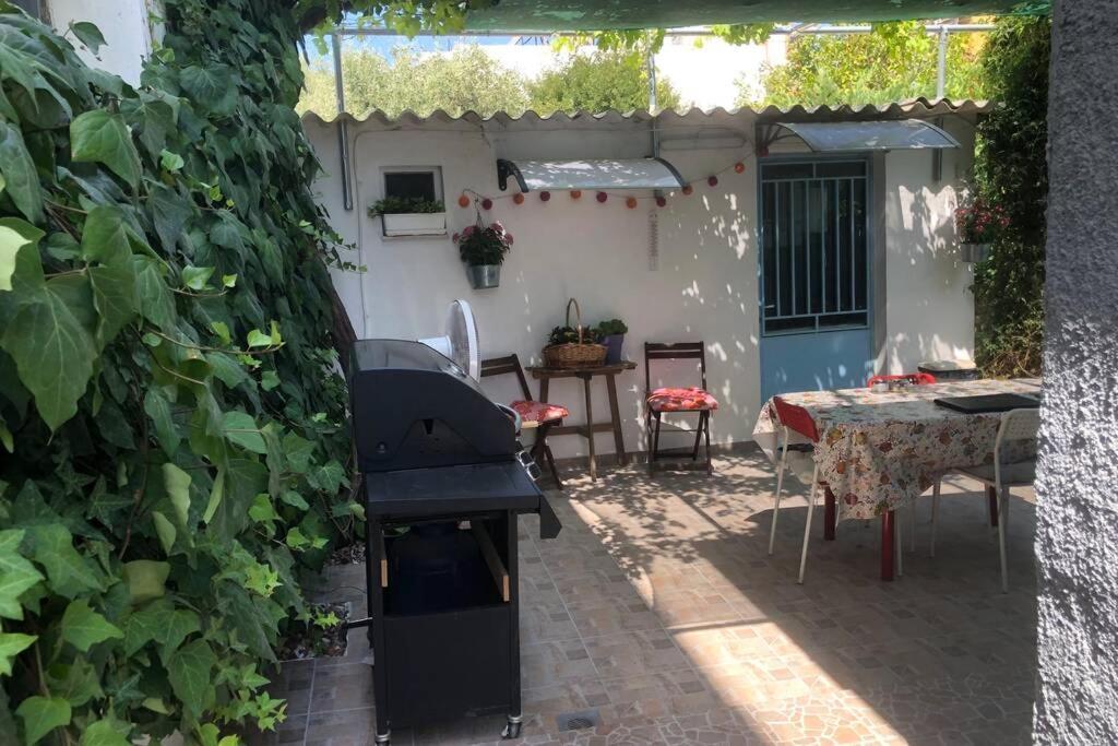 Villa Ανακαινισμενη Μονοκατοικια 125 Τμ Στο Κεντρο Με Κηπο à Mesolóngion Extérieur photo